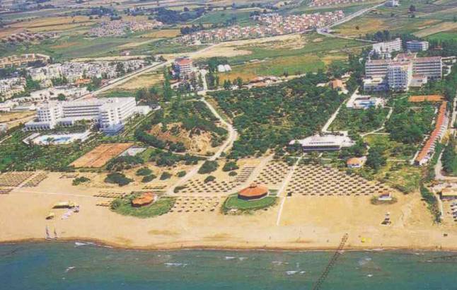 Вид с моря на гостиничный комплекс Sural (53 Кб)